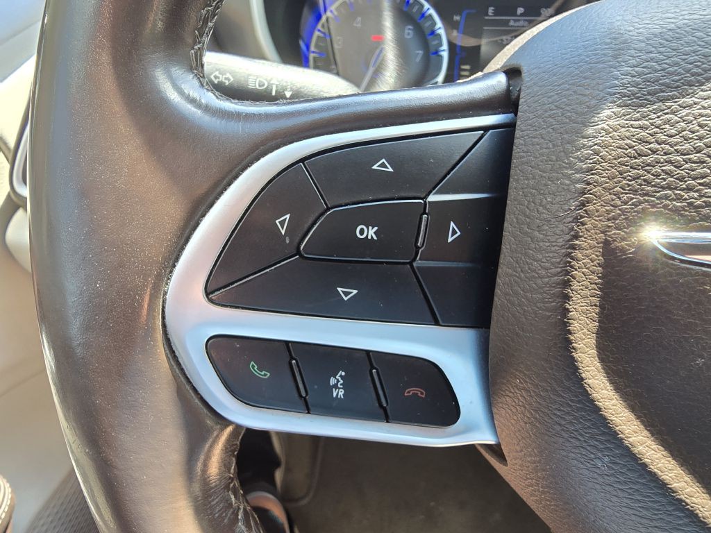 2018 Chrysler Pacifica Image 32