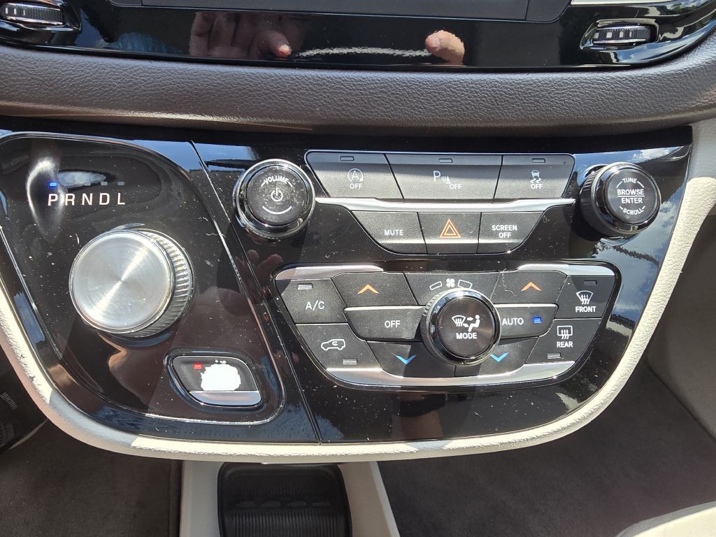 2018 Chrysler Pacifica Image 37