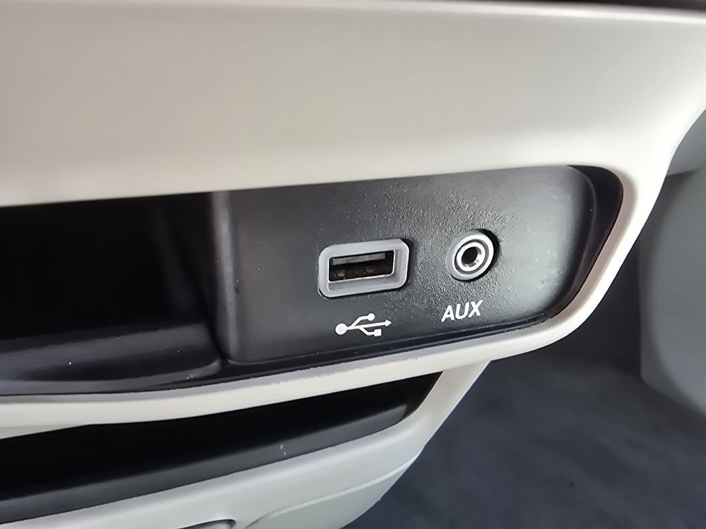 2018 Chrysler Pacifica Image 38