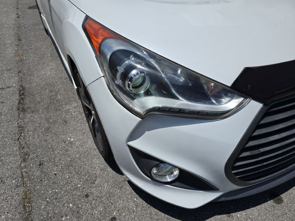 2016 Hyundai Veloster Image 3