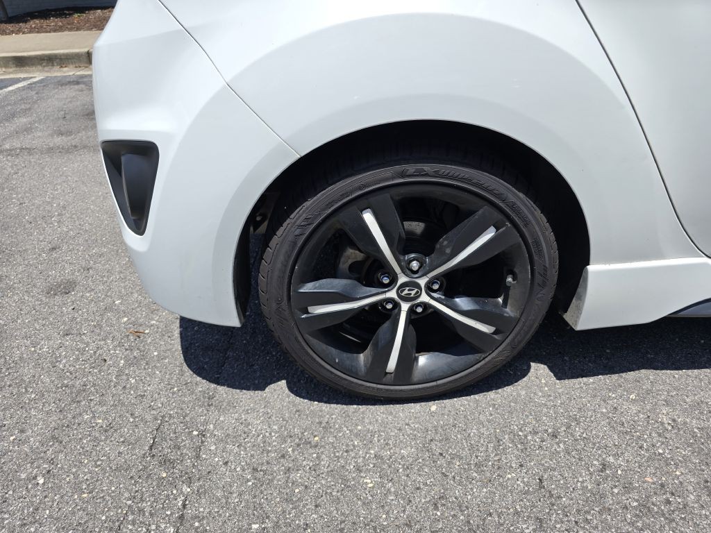 2016 Hyundai Veloster Image 14