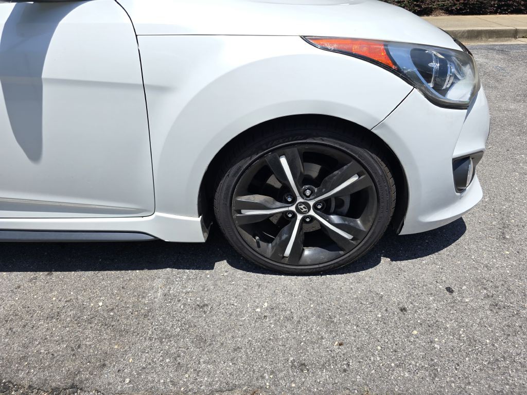 2016 Hyundai Veloster Image 15