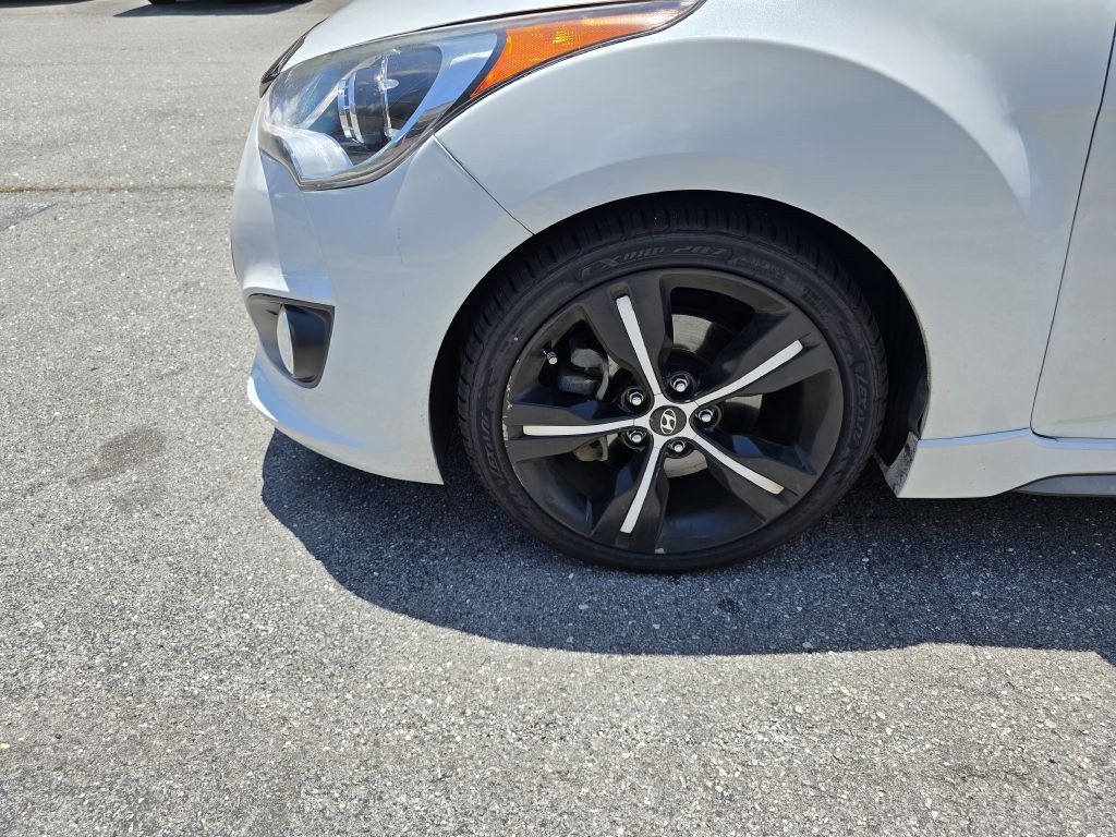 2016 Hyundai Veloster Image 16