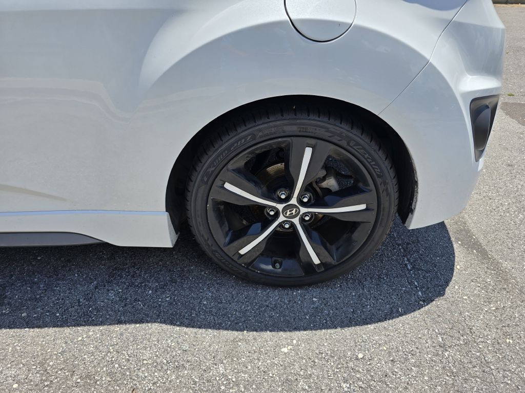 2016 Hyundai Veloster Image 17