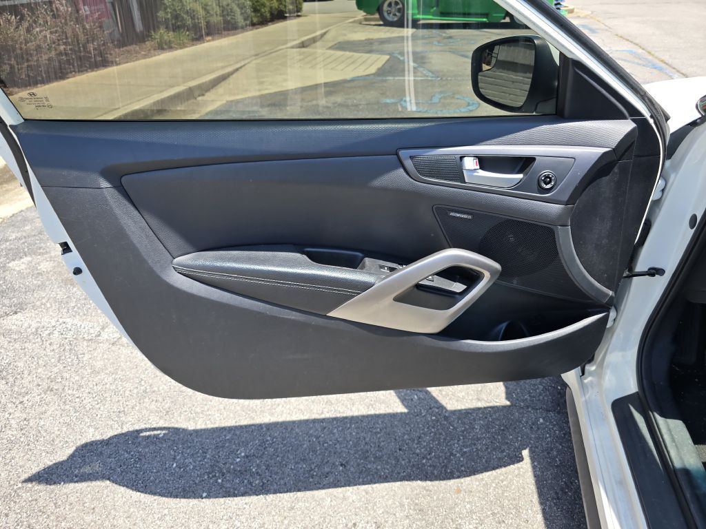 2016 Hyundai Veloster Image 18