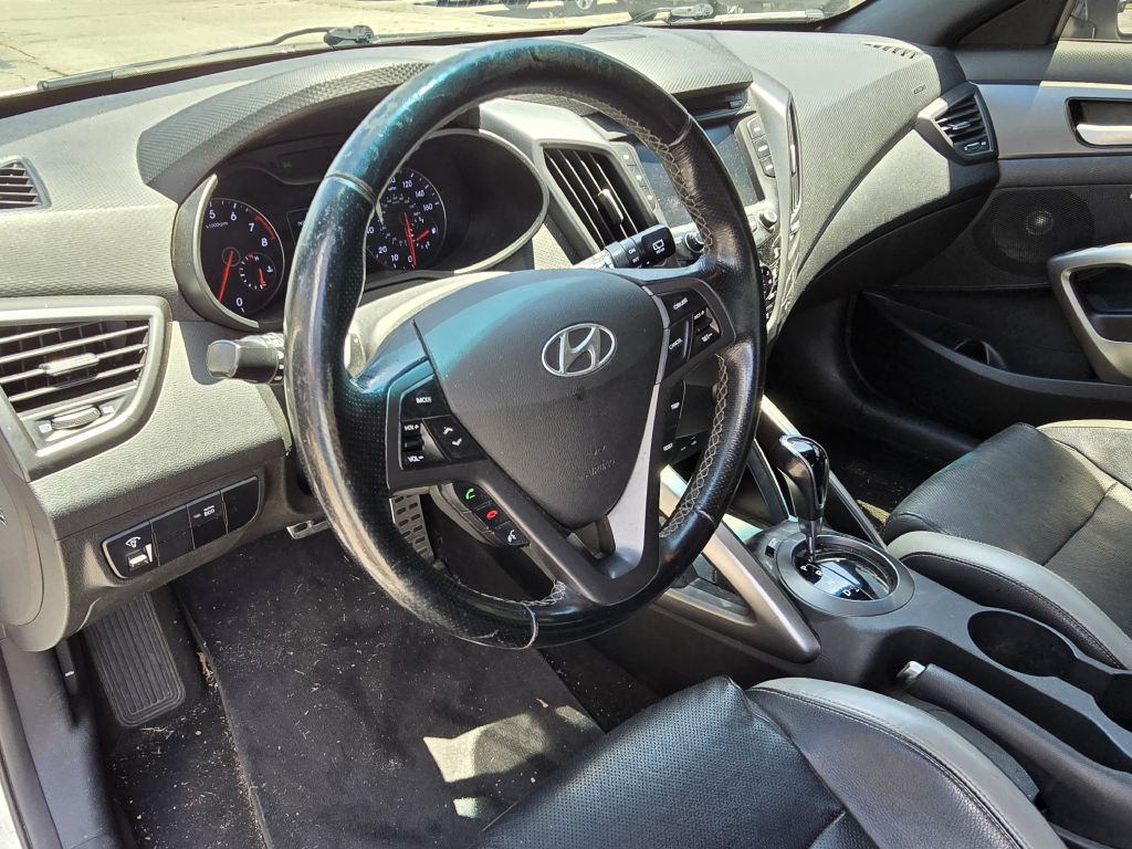 2016 Hyundai Veloster Image 20