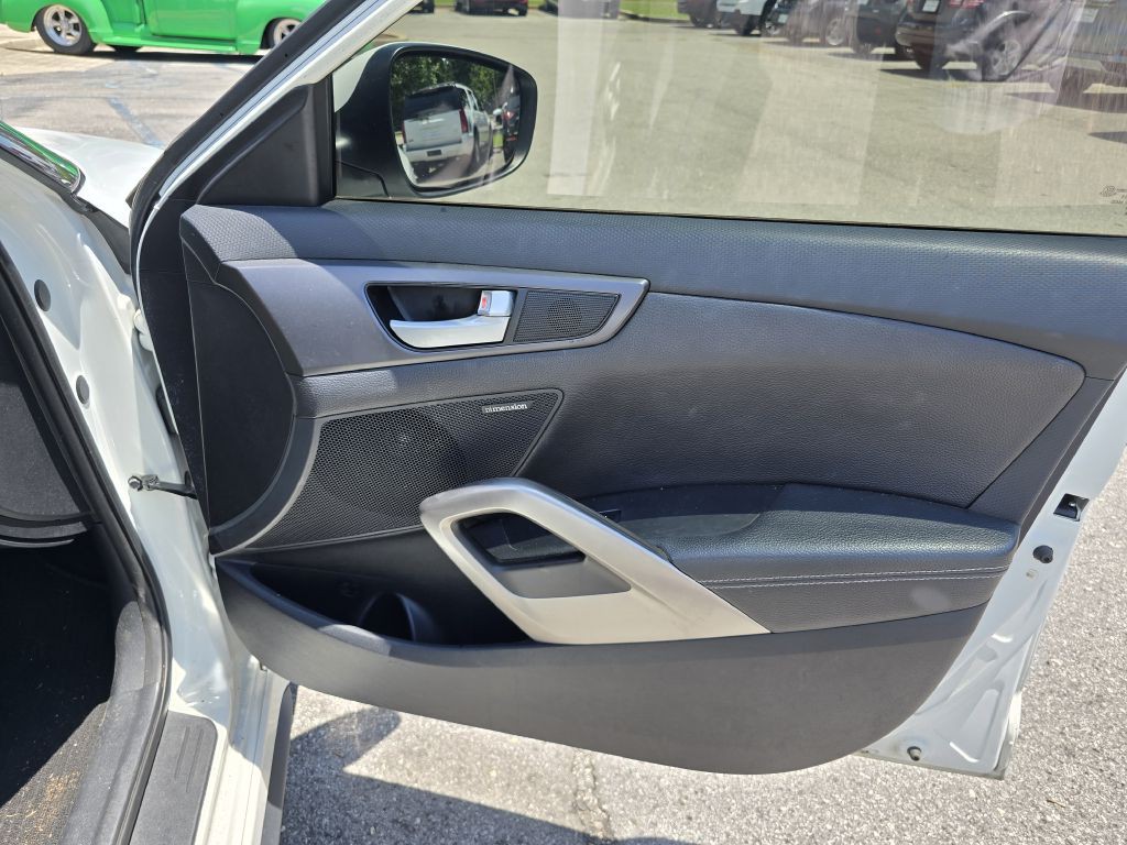 2016 Hyundai Veloster Image 23