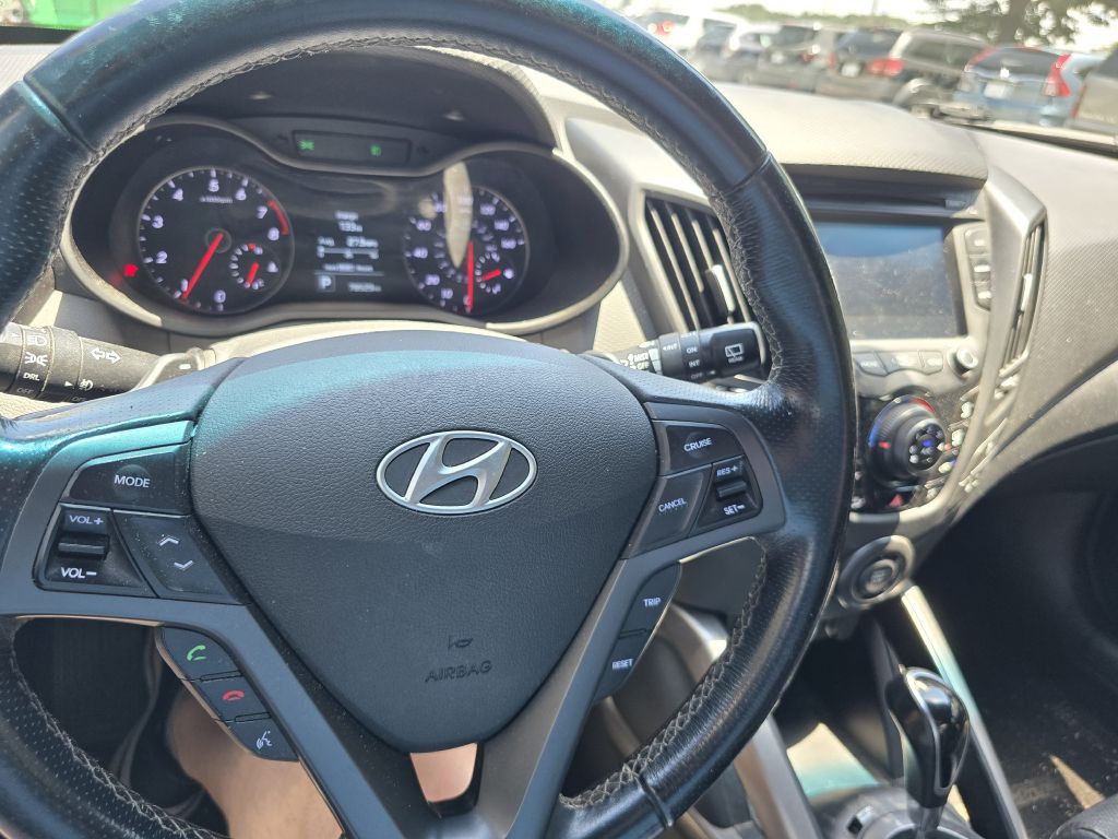2016 Hyundai Veloster Image 28