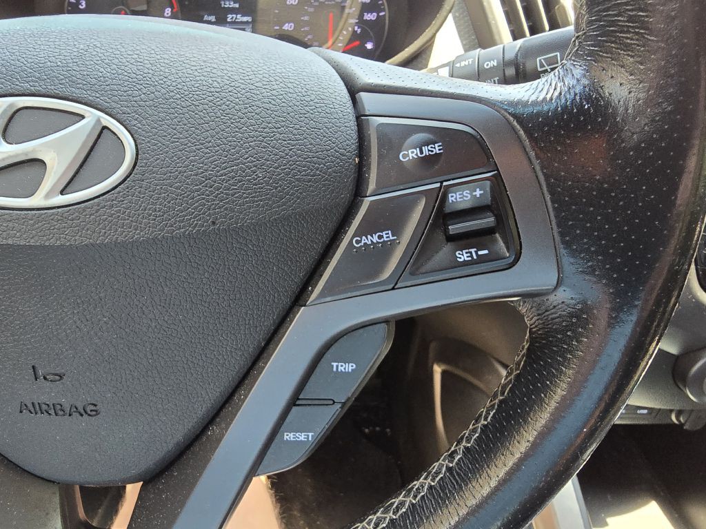 2016 Hyundai Veloster Image 30
