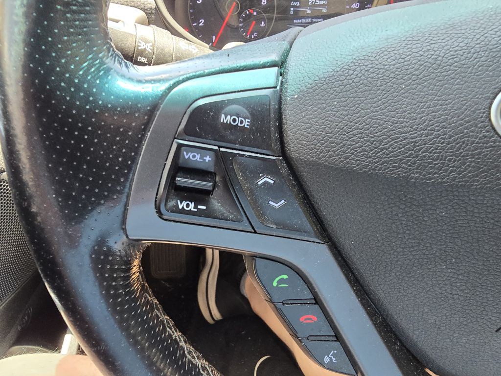 2016 Hyundai Veloster Image 31
