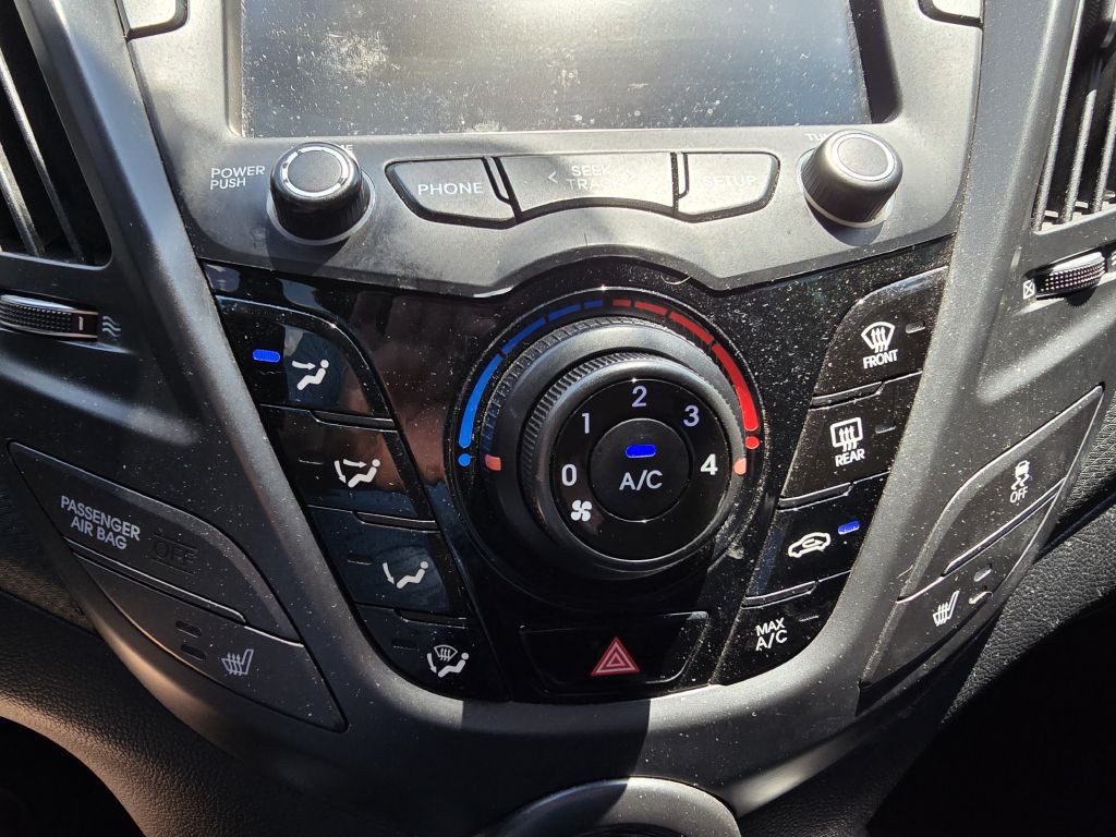 2016 Hyundai Veloster Image 34