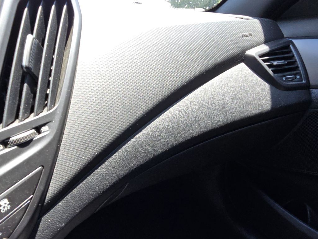 2016 Hyundai Veloster Image 36