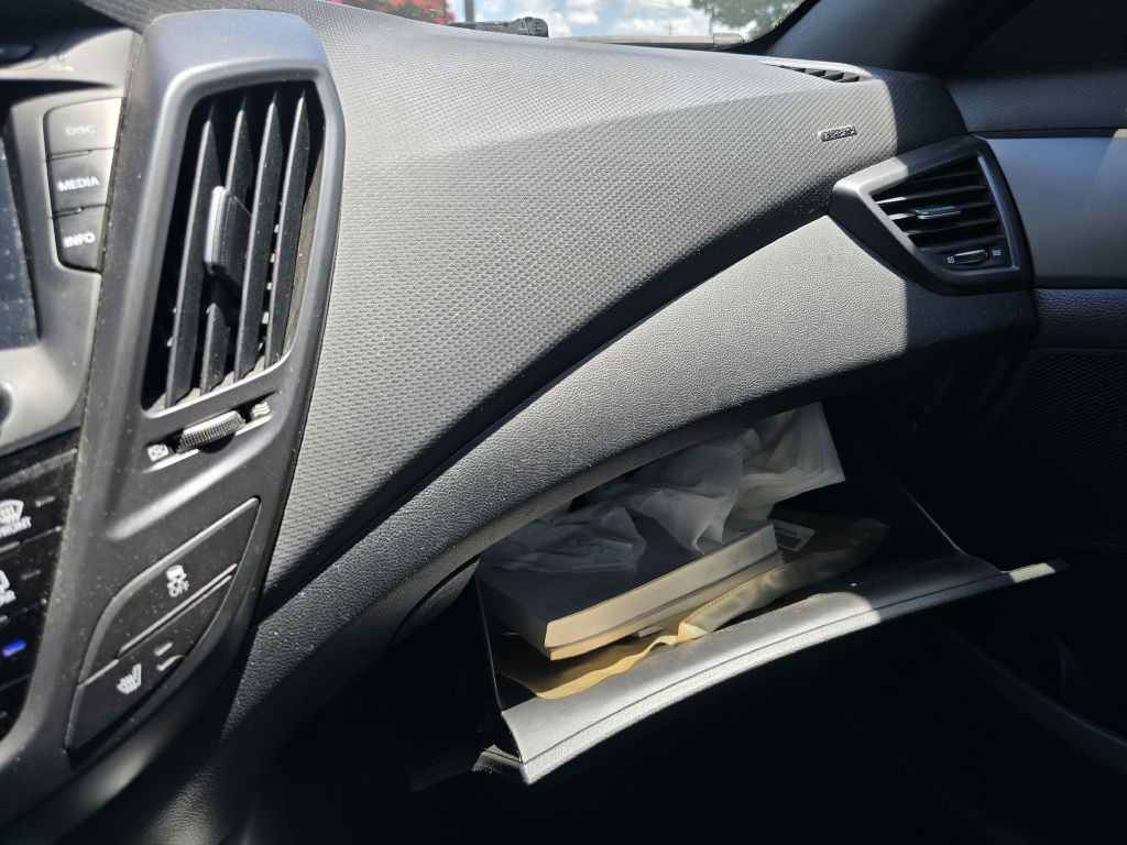 2016 Hyundai Veloster Image 37
