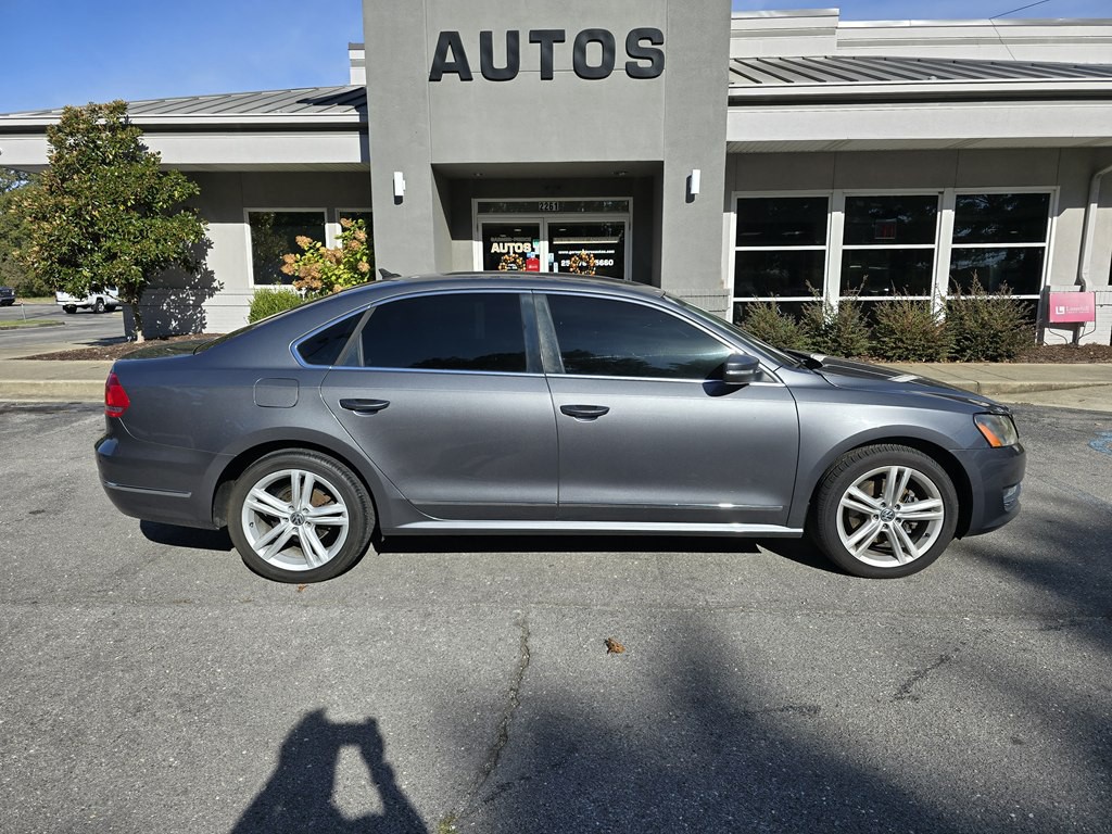 2013 Volkswagen Passat Image 1
