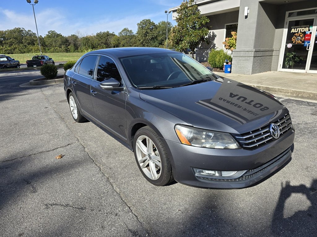 2013 Volkswagen Passat Image 2