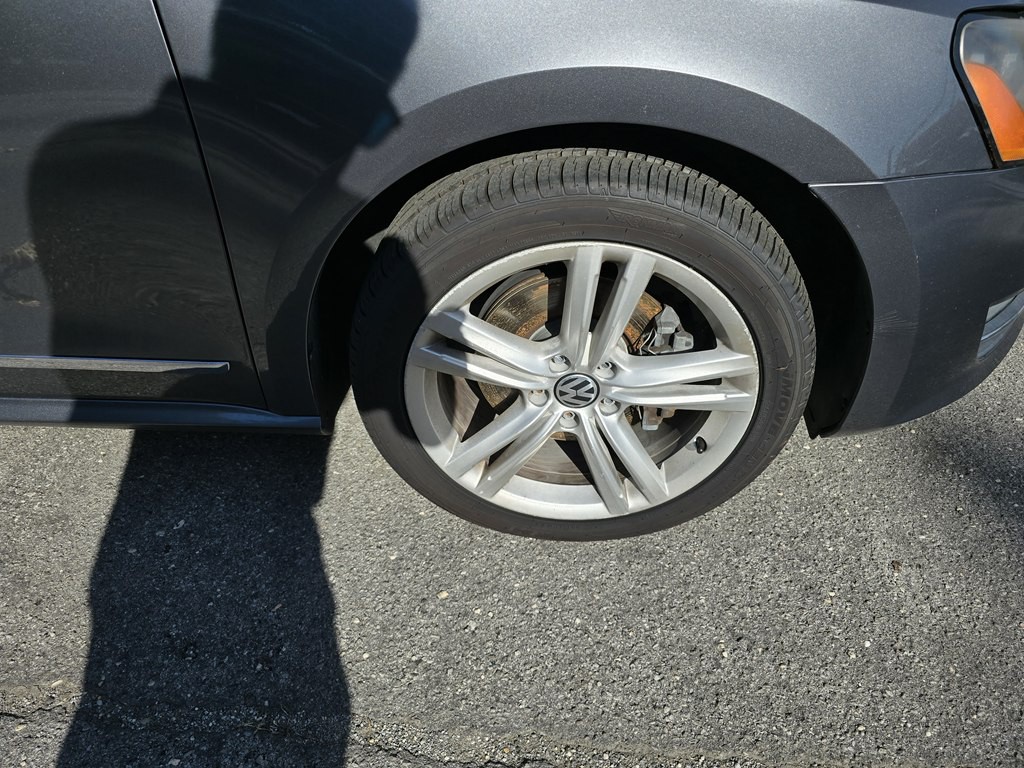 2013 Volkswagen Passat Image 9