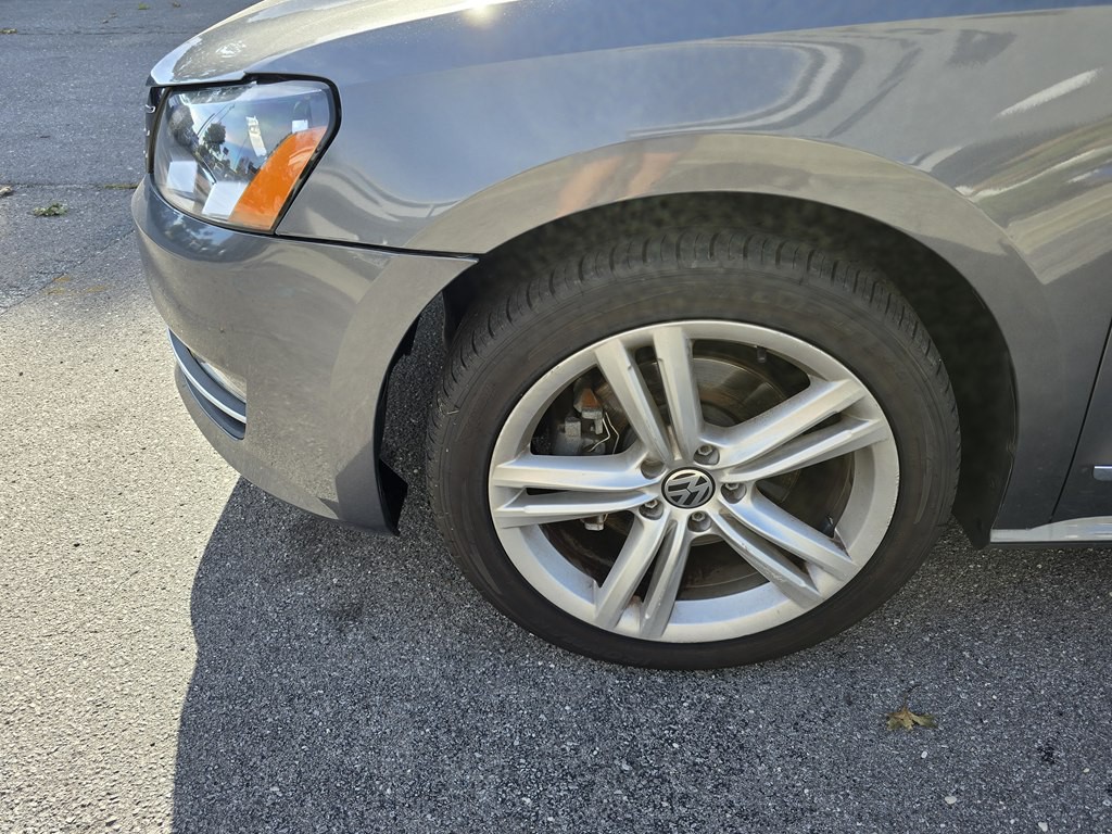 2013 Volkswagen Passat Image 10