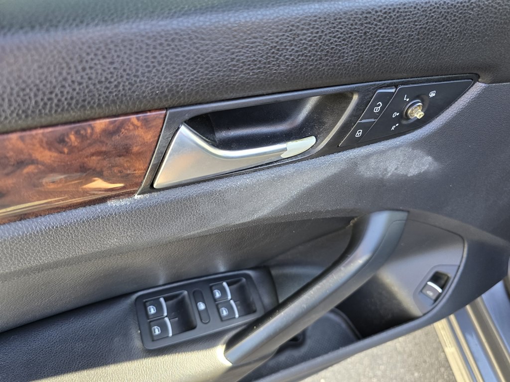 2013 Volkswagen Passat Image 13