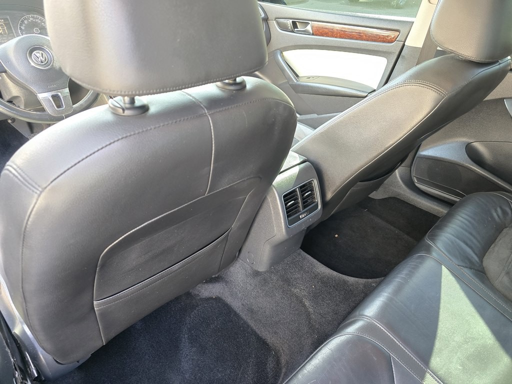 2013 Volkswagen Passat Image 18