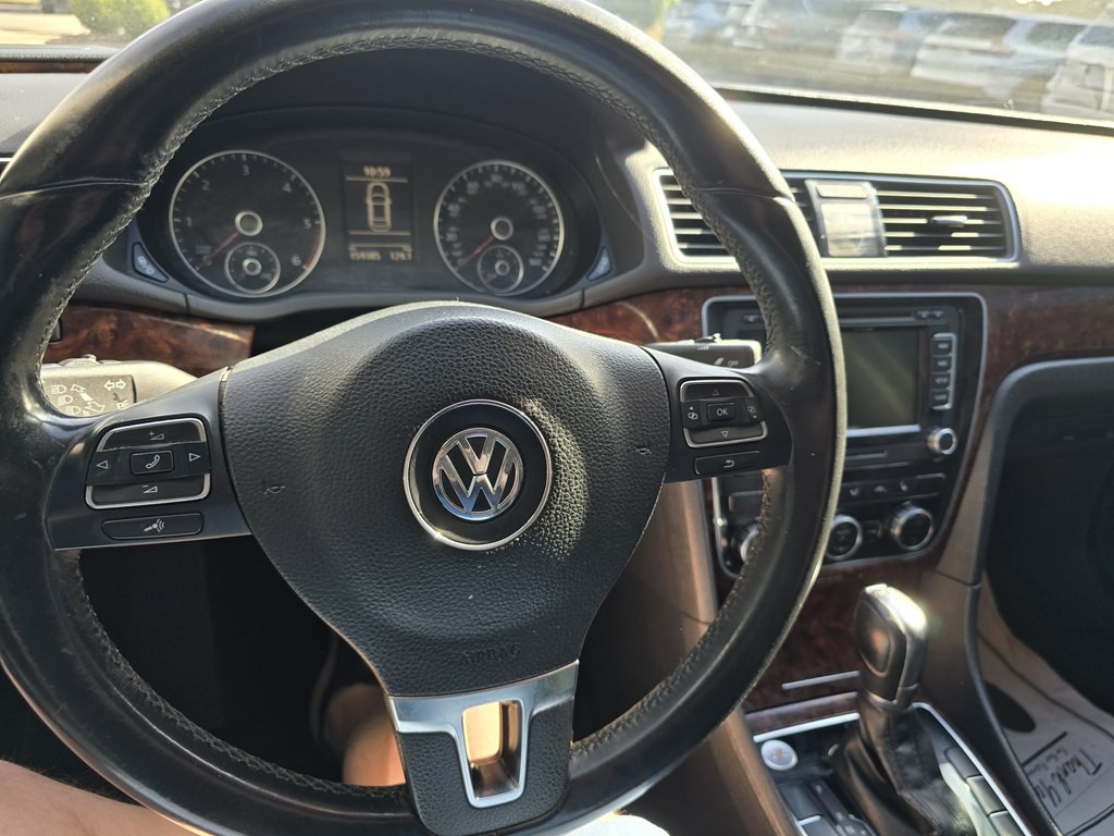 2013 Volkswagen Passat Image 26