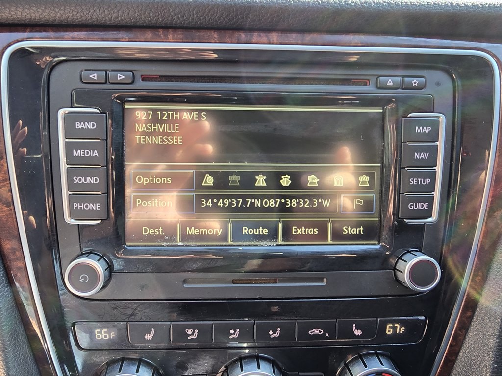 2013 Volkswagen Passat Image 28