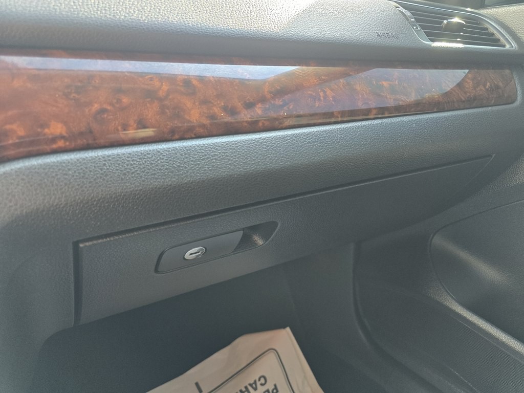 2013 Volkswagen Passat Image 30