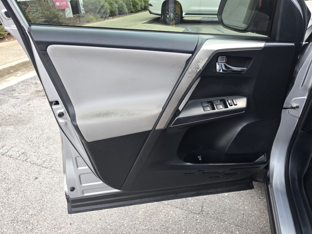 2018 Toyota Rav4 Image 18