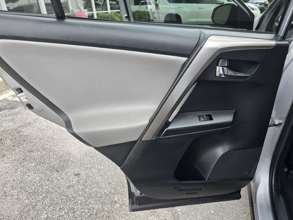 2018 Toyota Rav4 Image 21