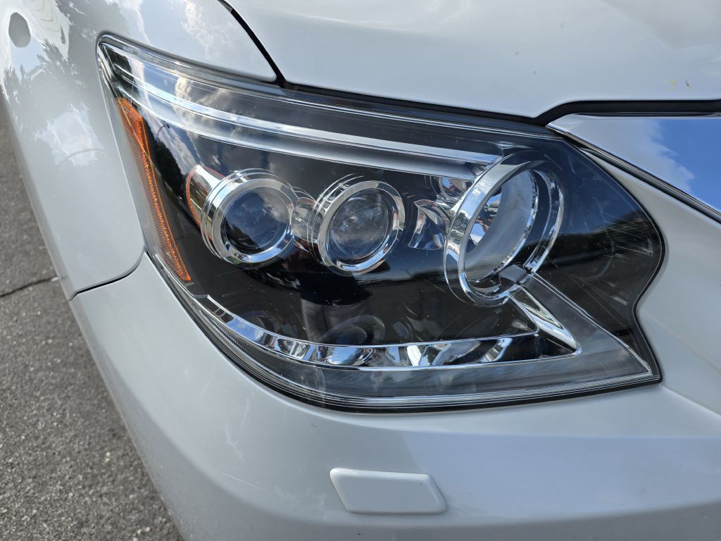 2019 Lexus GX Image 3