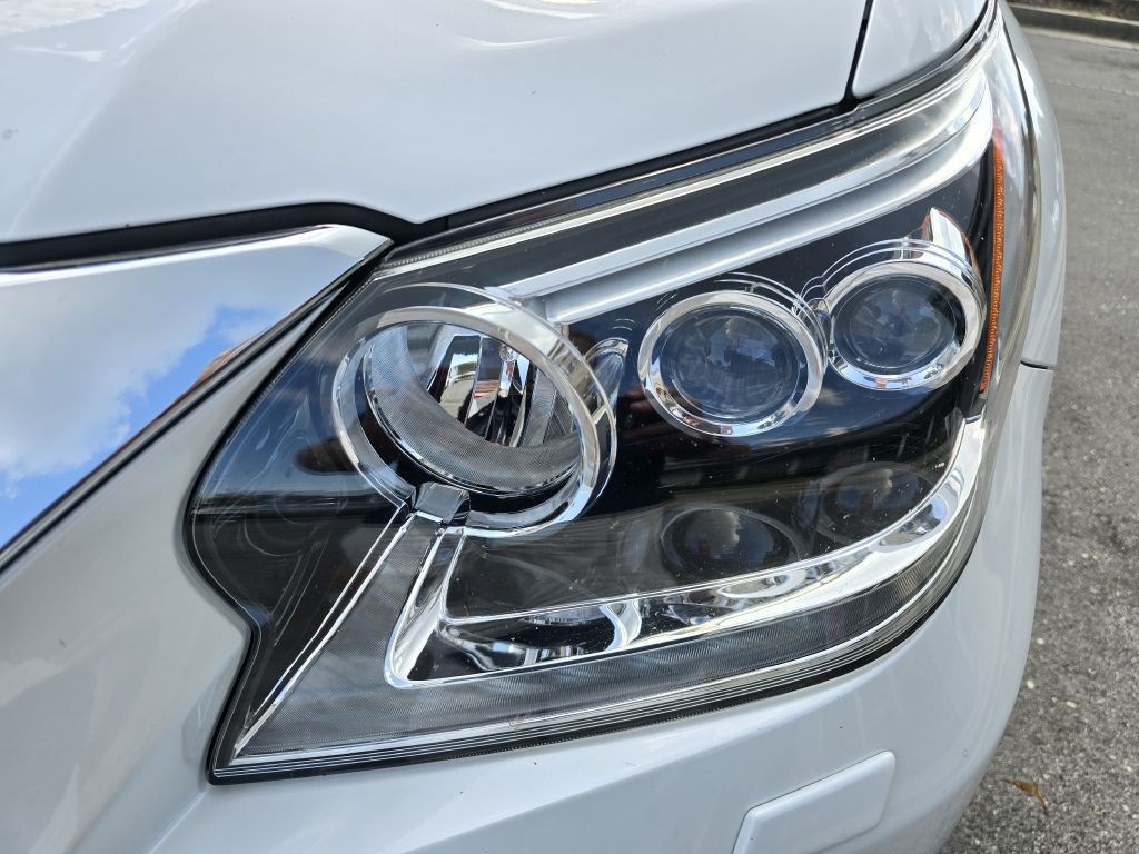 2019 Lexus GX Image 5