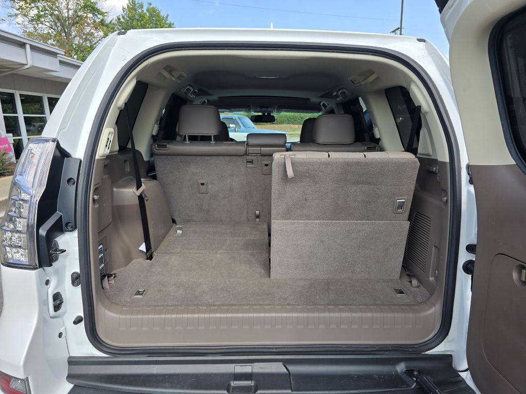 2019 Lexus GX Image 12