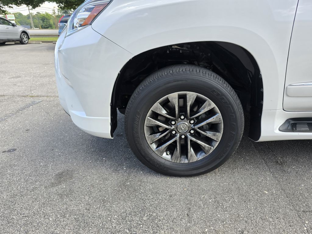 2019 Lexus GX Image 19