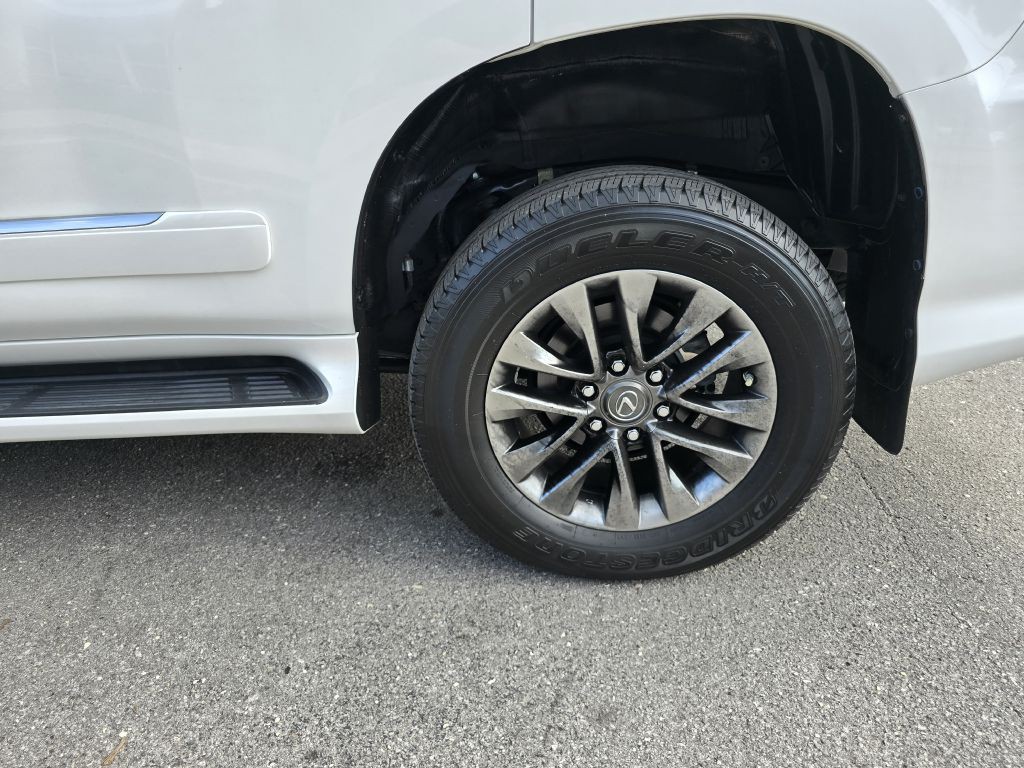 2019 Lexus GX Image 20