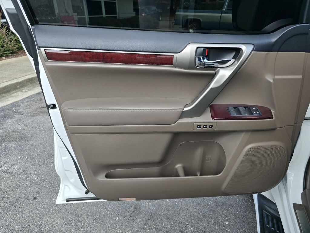 2019 Lexus GX Image 23