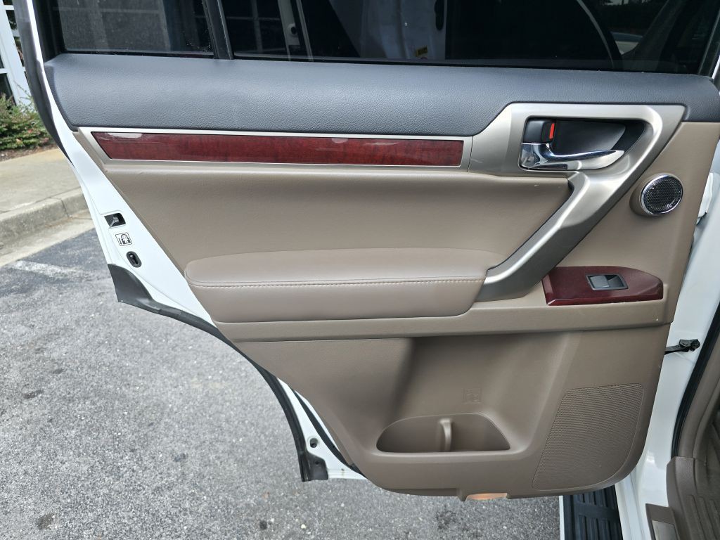 2019 Lexus GX Image 28