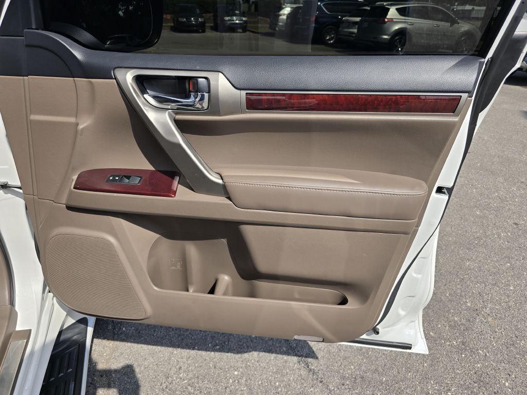 2019 Lexus GX Image 36