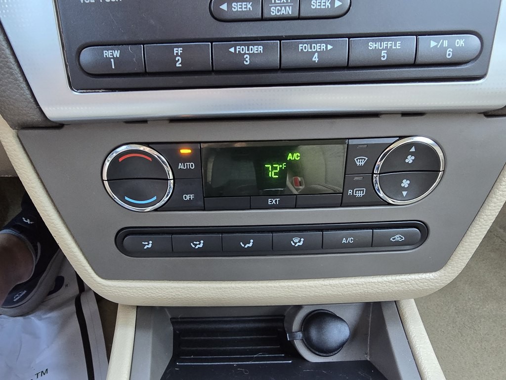 2009 Mercury Milan Image 32