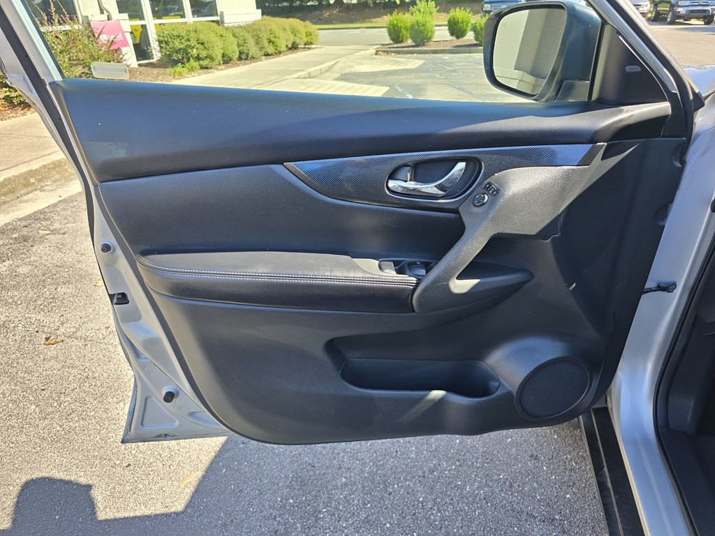 2016 Nissan Rogue Image 16