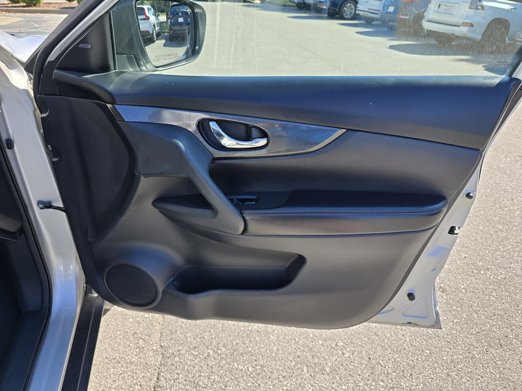 2016 Nissan Rogue Image 26