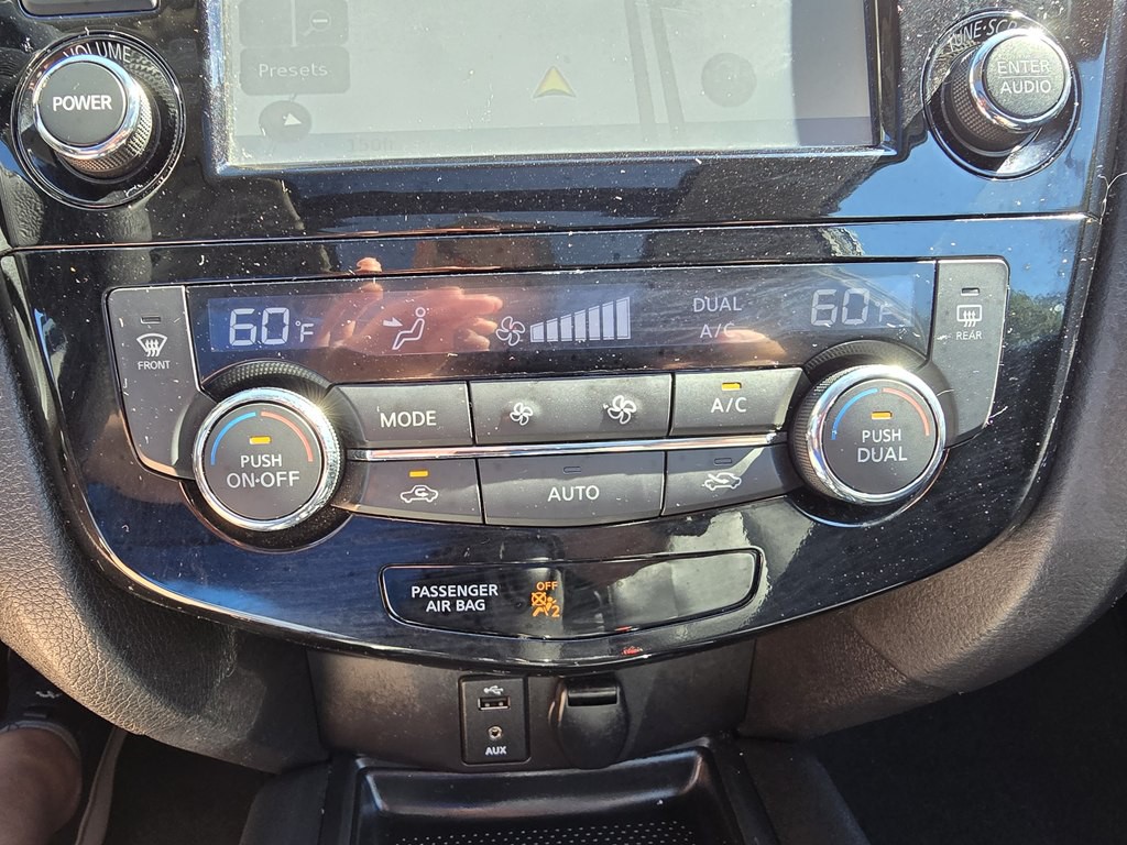 2016 Nissan Rogue Image 33