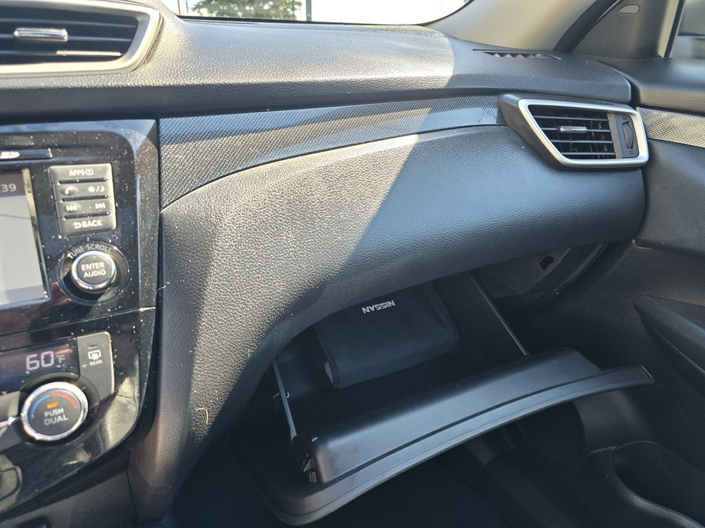 2016 Nissan Rogue Image 37