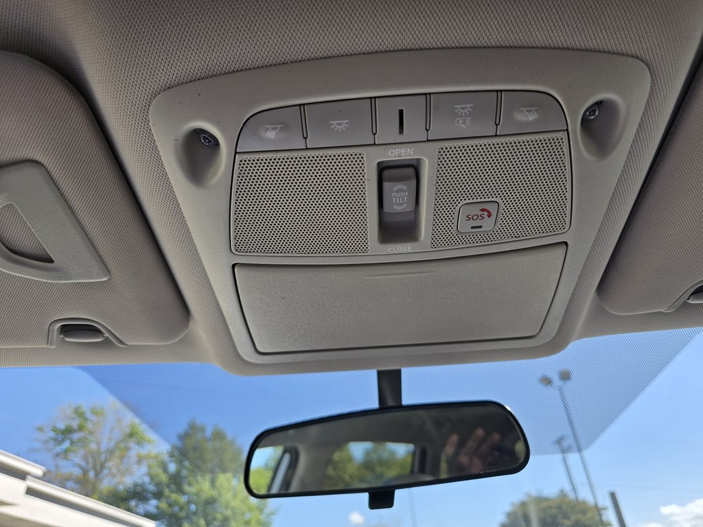 2016 Nissan Rogue Image 38