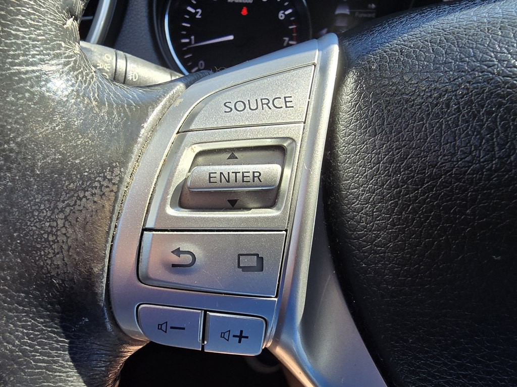 2016 Nissan Rogue Image 40