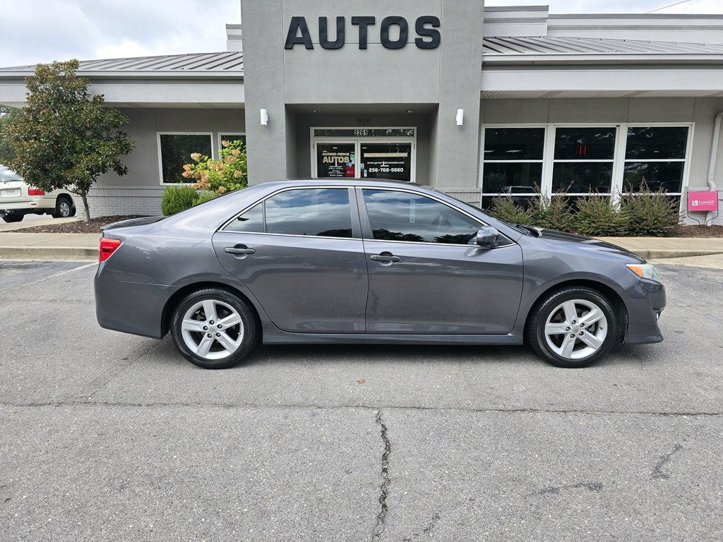 2014 Toyota Camry Image 1