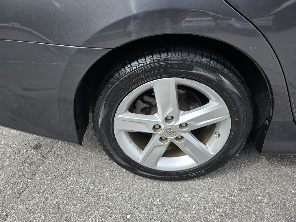 2014 Toyota Camry Image 13