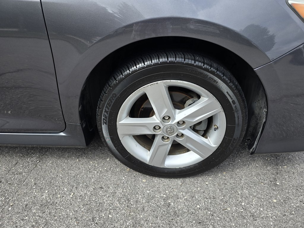 2014 Toyota Camry Image 14