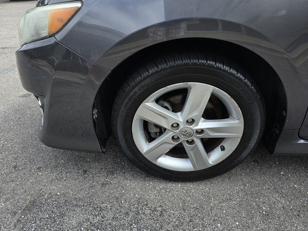 2014 Toyota Camry Image 15
