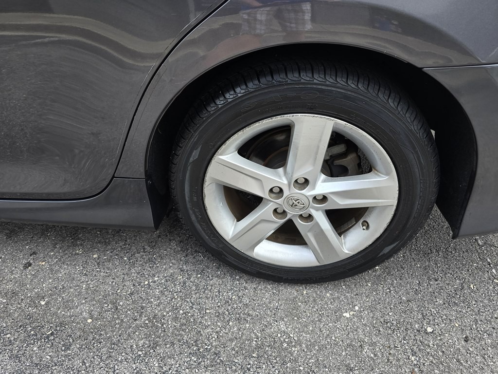 2014 Toyota Camry Image 16