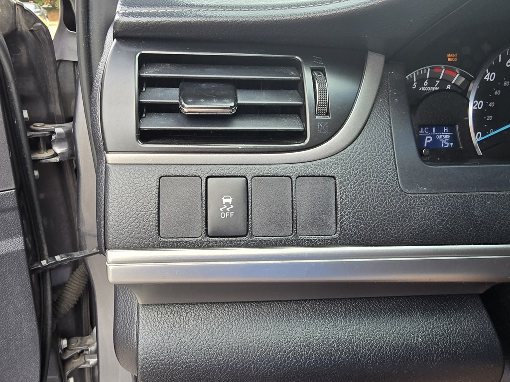 2014 Toyota Camry Image 29