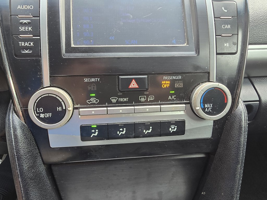 2014 Toyota Camry Image 33